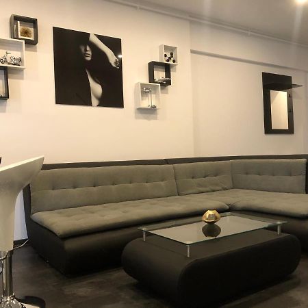 Stylish Westpark 2 Residence Lake View W8 Boekarest Buitenkant foto