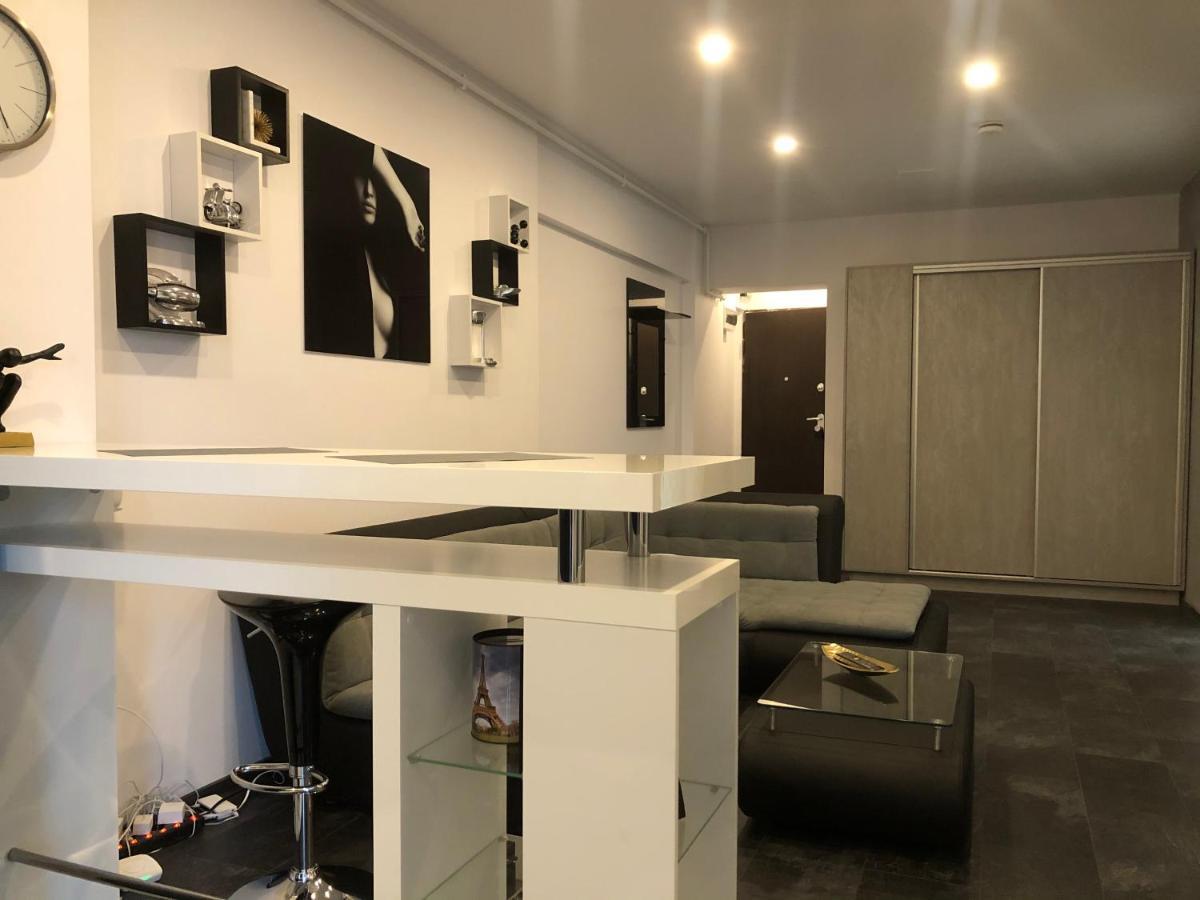 Stylish Westpark 2 Residence Lake View W8 Boekarest Buitenkant foto