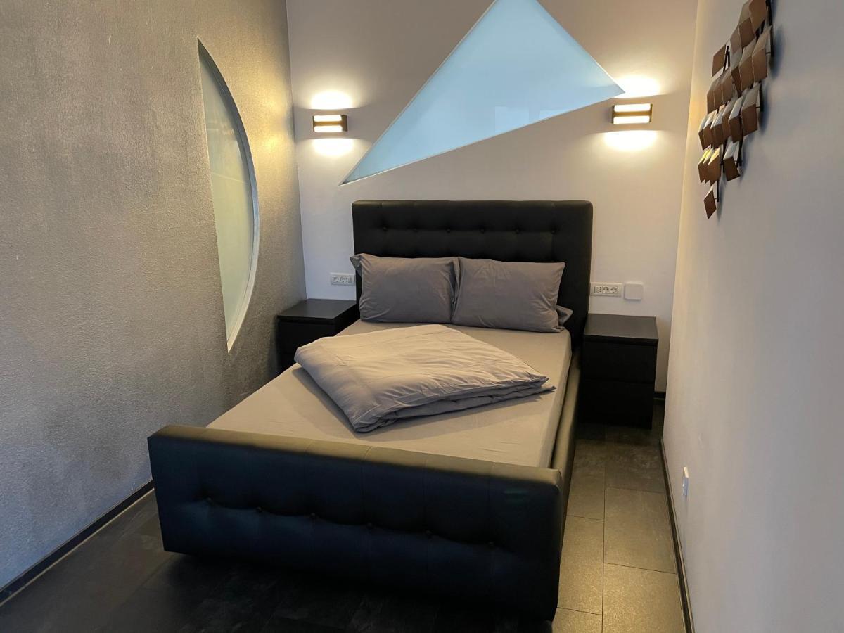 Stylish Westpark 2 Residence Lake View W8 Boekarest Buitenkant foto