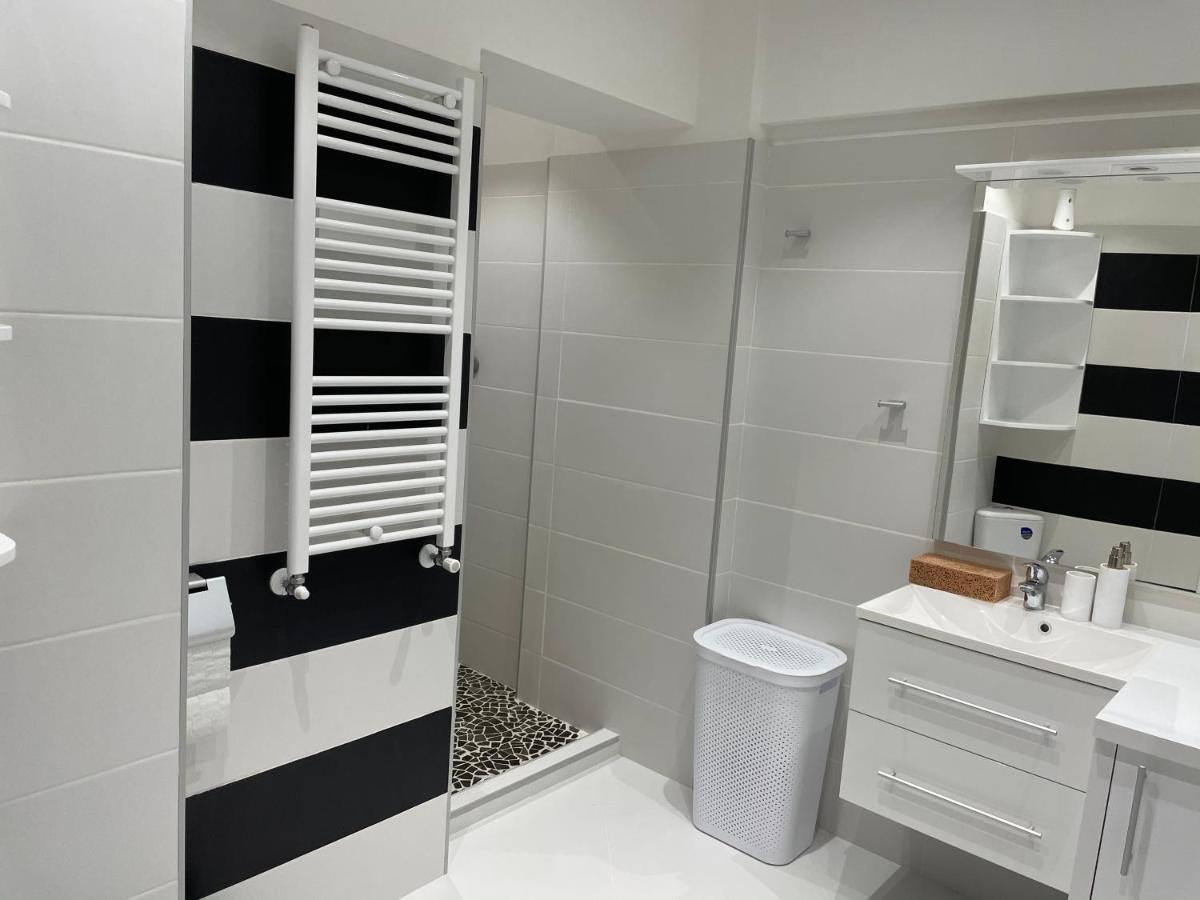 Stylish Westpark 2 Residence Lake View W8 Boekarest Buitenkant foto