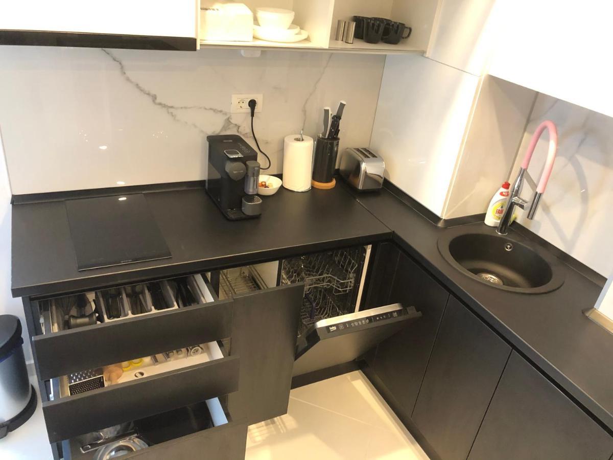 Stylish Westpark 2 Residence Lake View W8 Boekarest Buitenkant foto